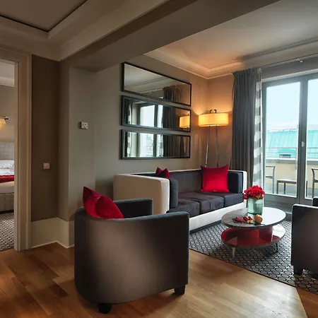 Hotel De Rome 5*