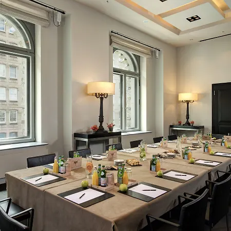 Hotel De Rome 5*